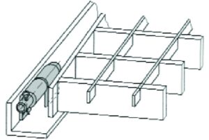 Ein technisches Diagramm zeigt ein zylindrisches Objekt, möglicherweise einen Motor oder Aktuator, der horizontal in einem rechteckigen Rahmen montiert ist. Der Rahmen besteht aus parallelen Balken und vertikalen Stützen, was auf eine mechanische oder strukturelle Anordnung schließen lässt.