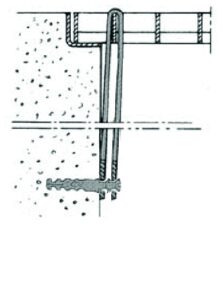 Eine technische Illustration, die einen Abschnitt einer Wand zeigt, durch den ein Rohr verläuft. Das Rohr hat an der Unterseite einen Ventilmechanismus, der durch eine detaillierte Zeichnung der beteiligten Komponenten angedeutet wird. Die Wand scheint im Querschnitt dargestellt zu sein, um Konstruktionsdetails zu zeigen.