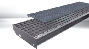 Ein 3D-Rendering, das eine detaillierte Schnittansicht eines industriellen Förderbands zeigt. Das Band hat ein Schachbrettmuster auf der Oberfläche und eine gitterartige Innenstruktur, die in rechteckige Fächer unterteilt ist, was sein Design und seine Konstruktion verdeutlicht.