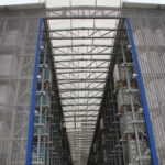 Neubau der Lagerhalle und Fassade des Hochregallagers.