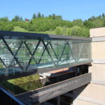Passerelle welche zwei Gebäude verbindet