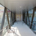 Passerelle welche zwei Gebäude verbindet