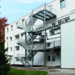 Treppentürme mit Gitterroste und Staketengeländer von Geistlich